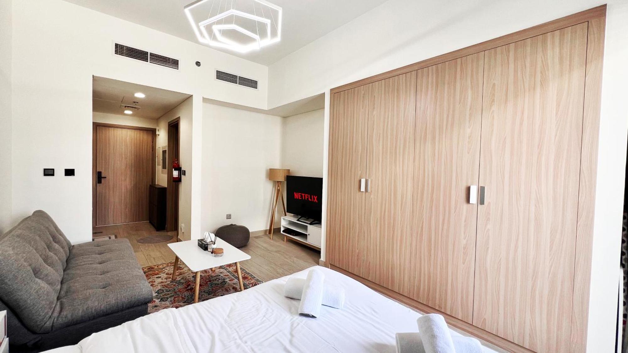 In Azizi Riviera 10 Mins To Downtown Apartment *