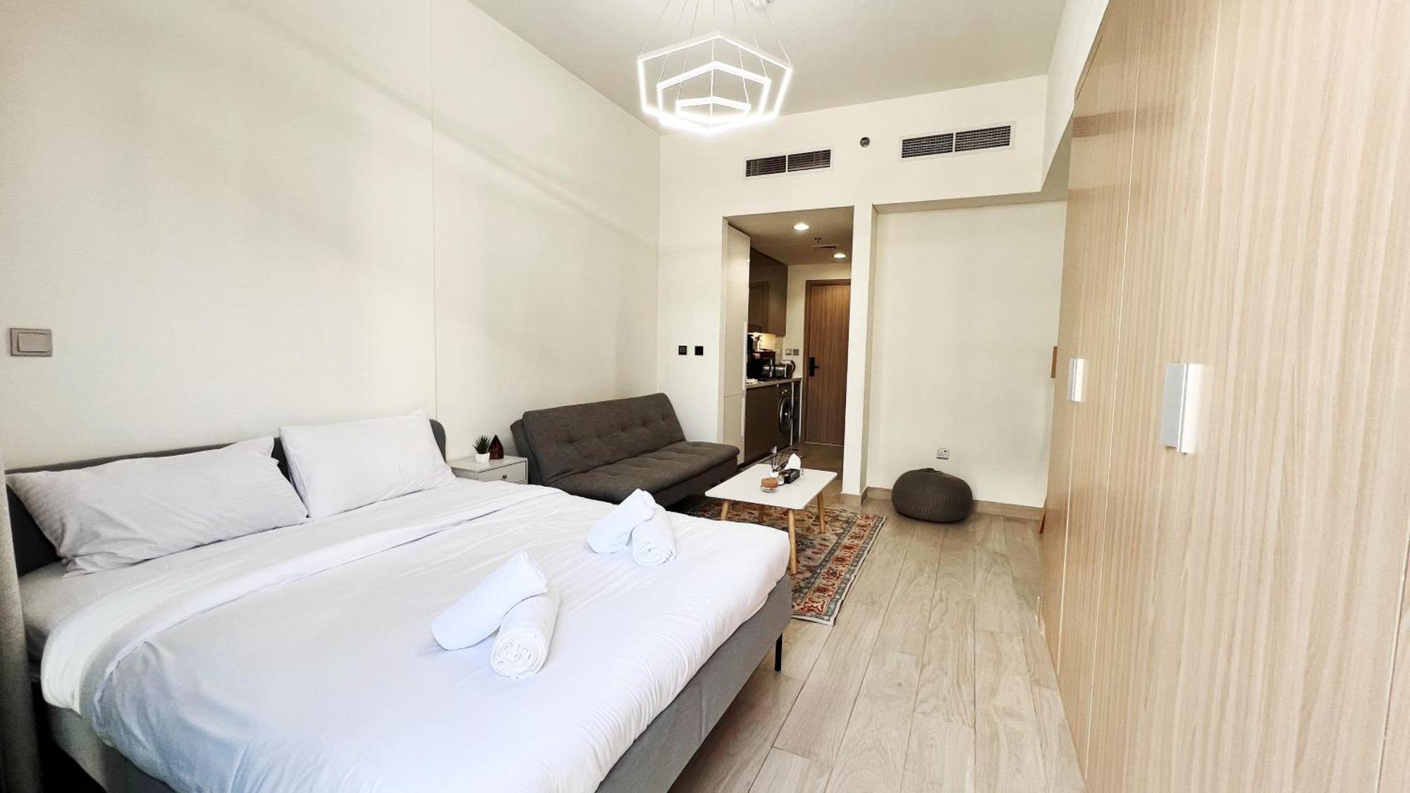 In Azizi Riviera 10 Mins To Downtown Apartment *