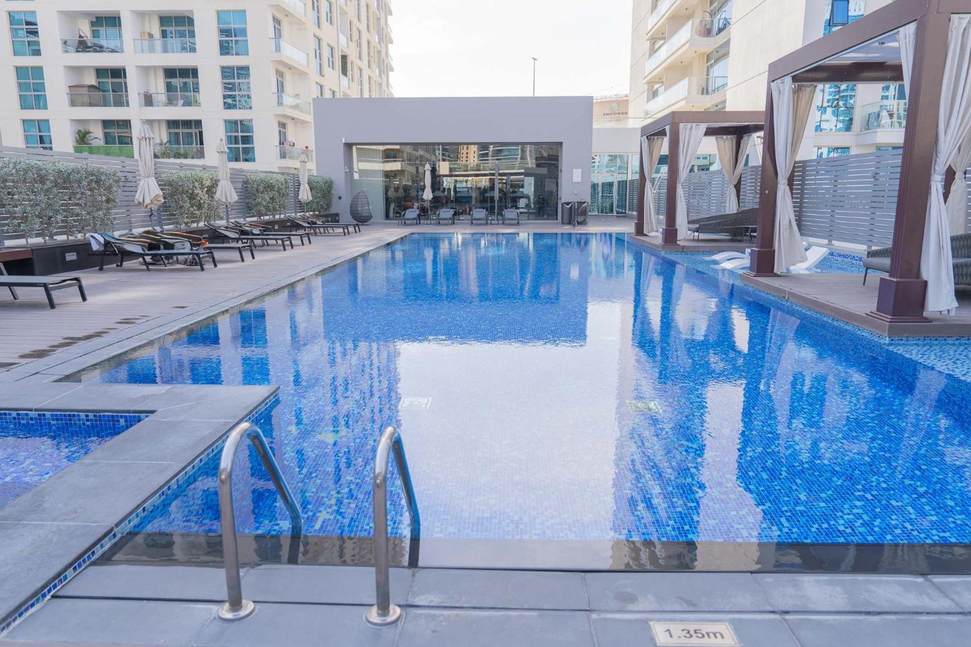 Apartment Airstay - Contemporary - Marina - Monthly Offer Available *