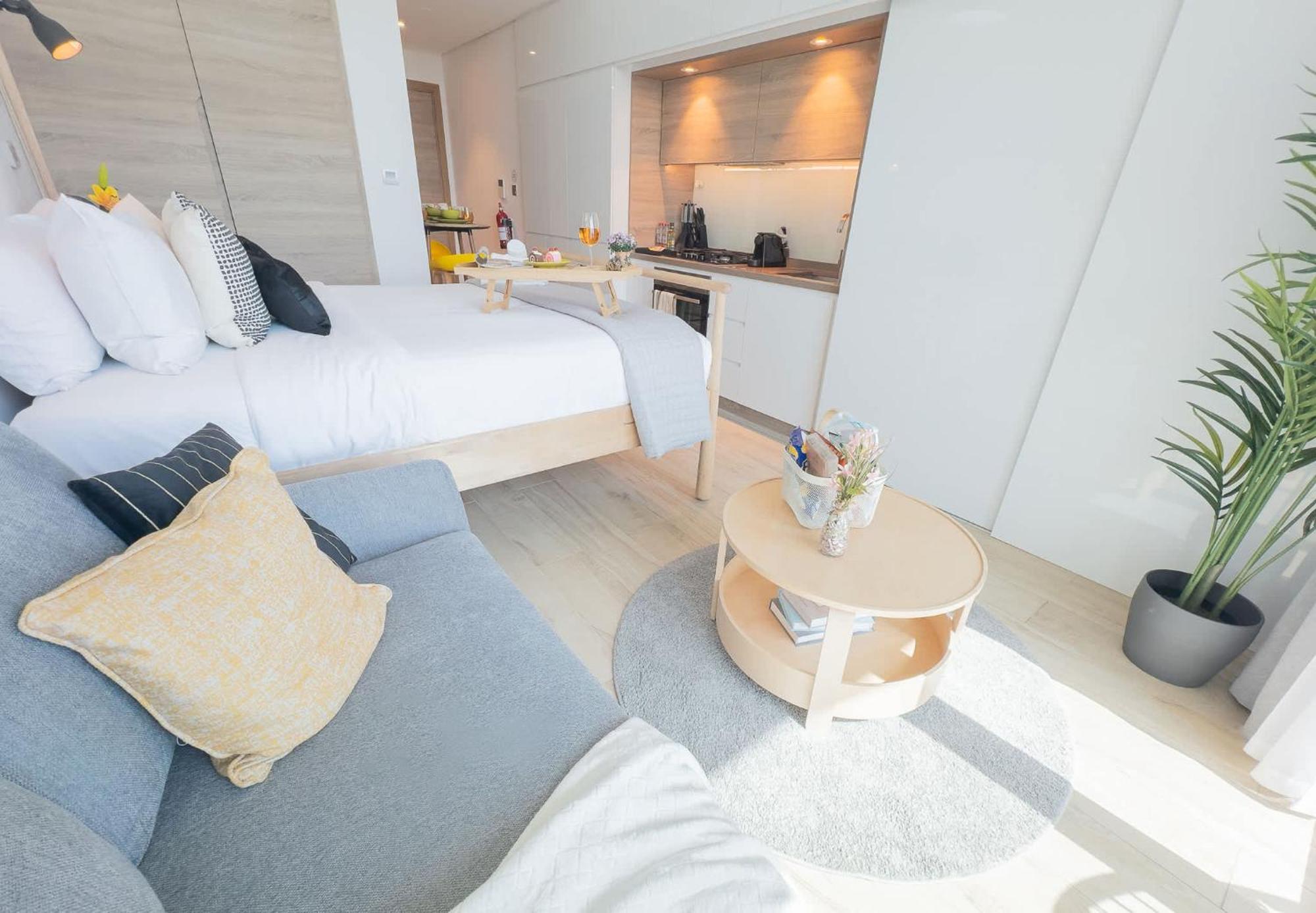 Apartment Airstay - Contemporary - Marina - Monthly Offer Available