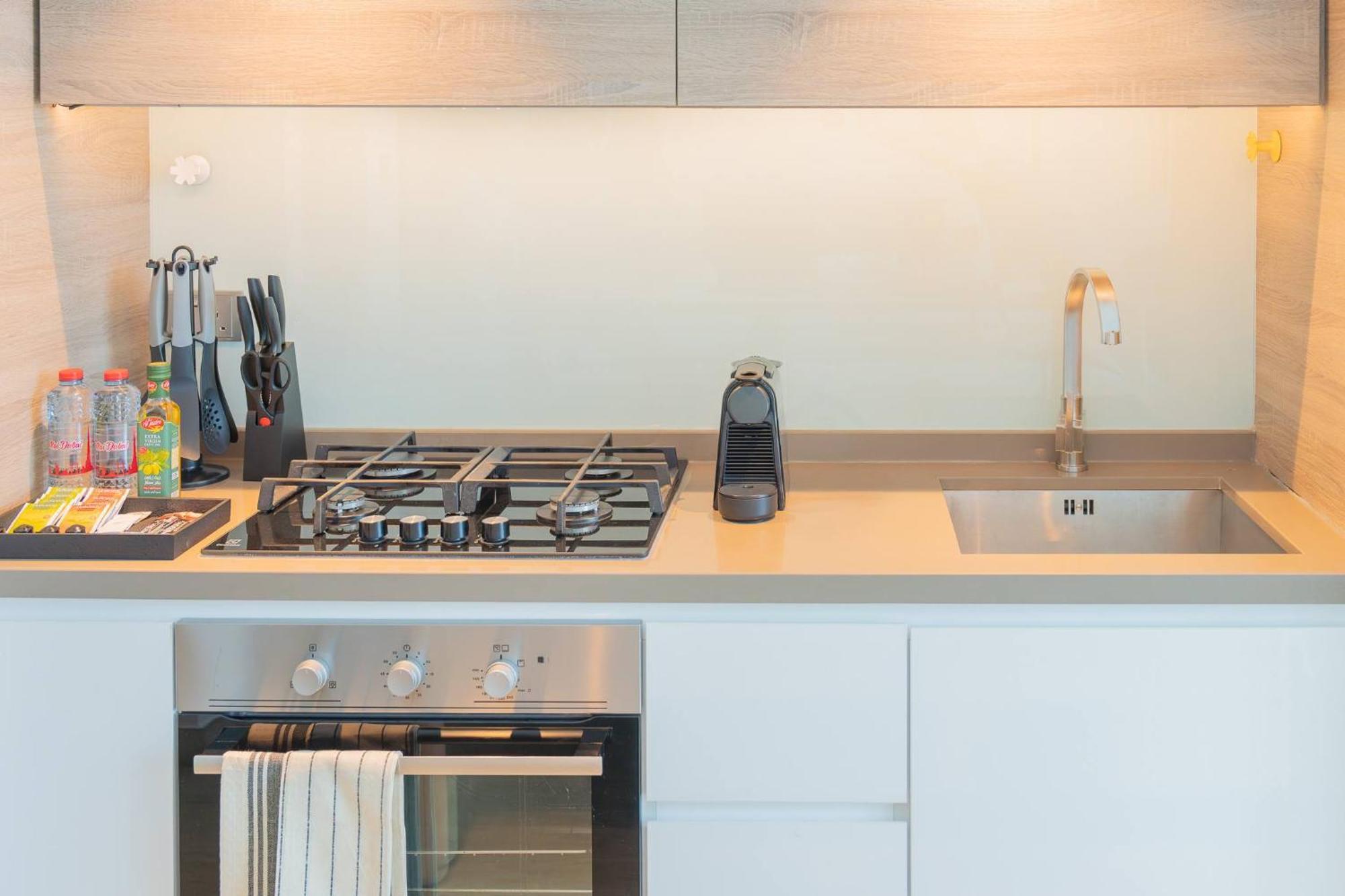Apartment Airstay - Contemporary - Marina - Monthly Offer Available
