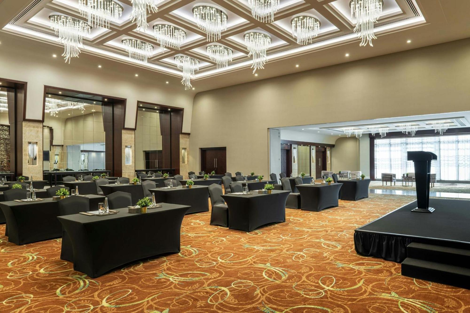 Renaissance Business Bay Hotel, Hotel 5*