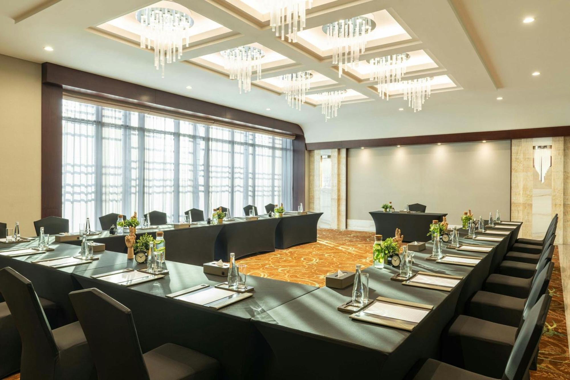 Hotel Renaissance Business Bay Hotel, 5*