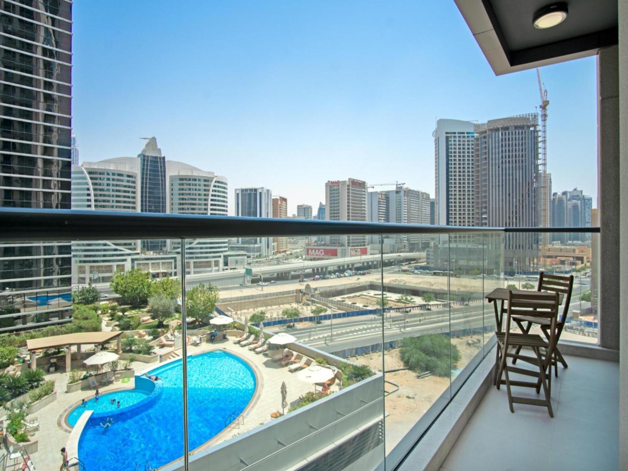 Apartment Luxe Near Mall Burj Khalifa Pool Gym Parking Dubai