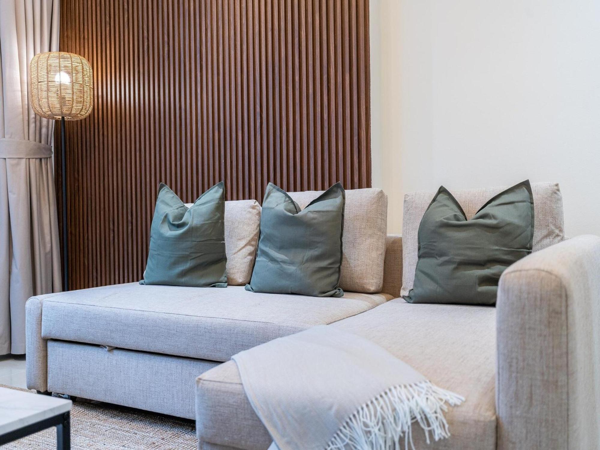 Luxe Near Mall Burj Khalifa Pool Gym Parking Apartment