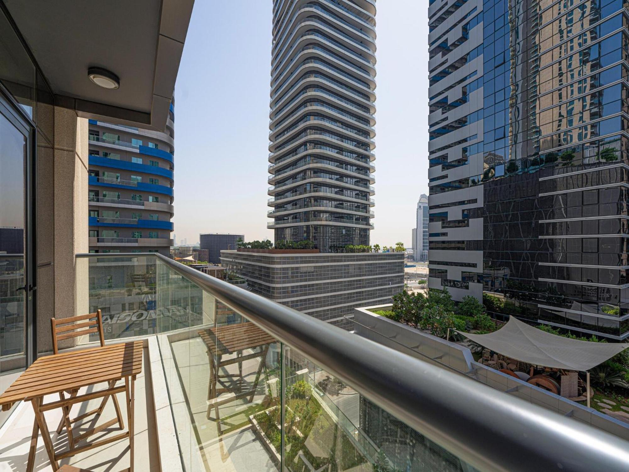 Luxe Near Mall Burj Khalifa Pool Gym Parking Apartment *