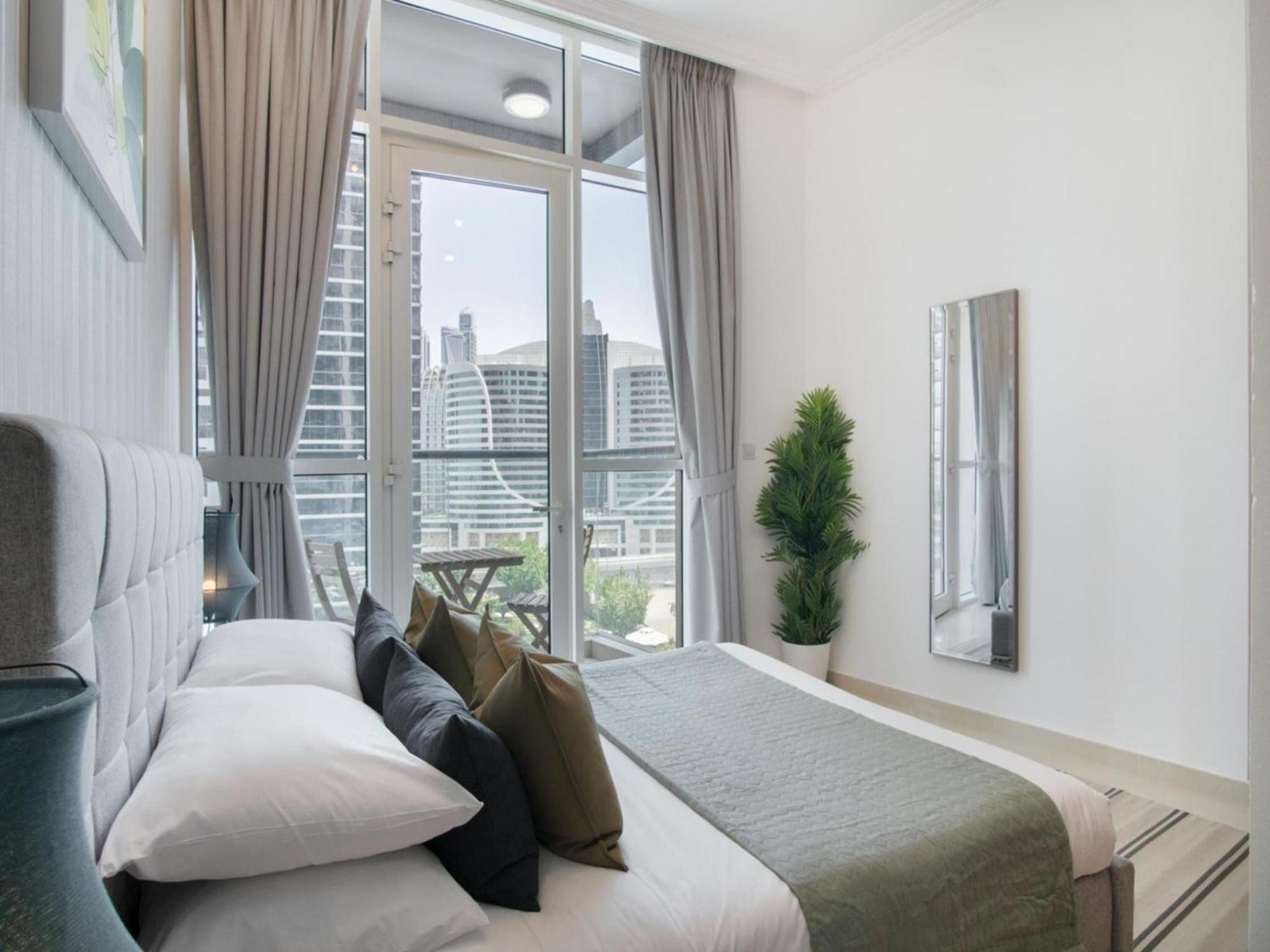 Apartment Luxe Near Mall Burj Khalifa Pool Gym Parking