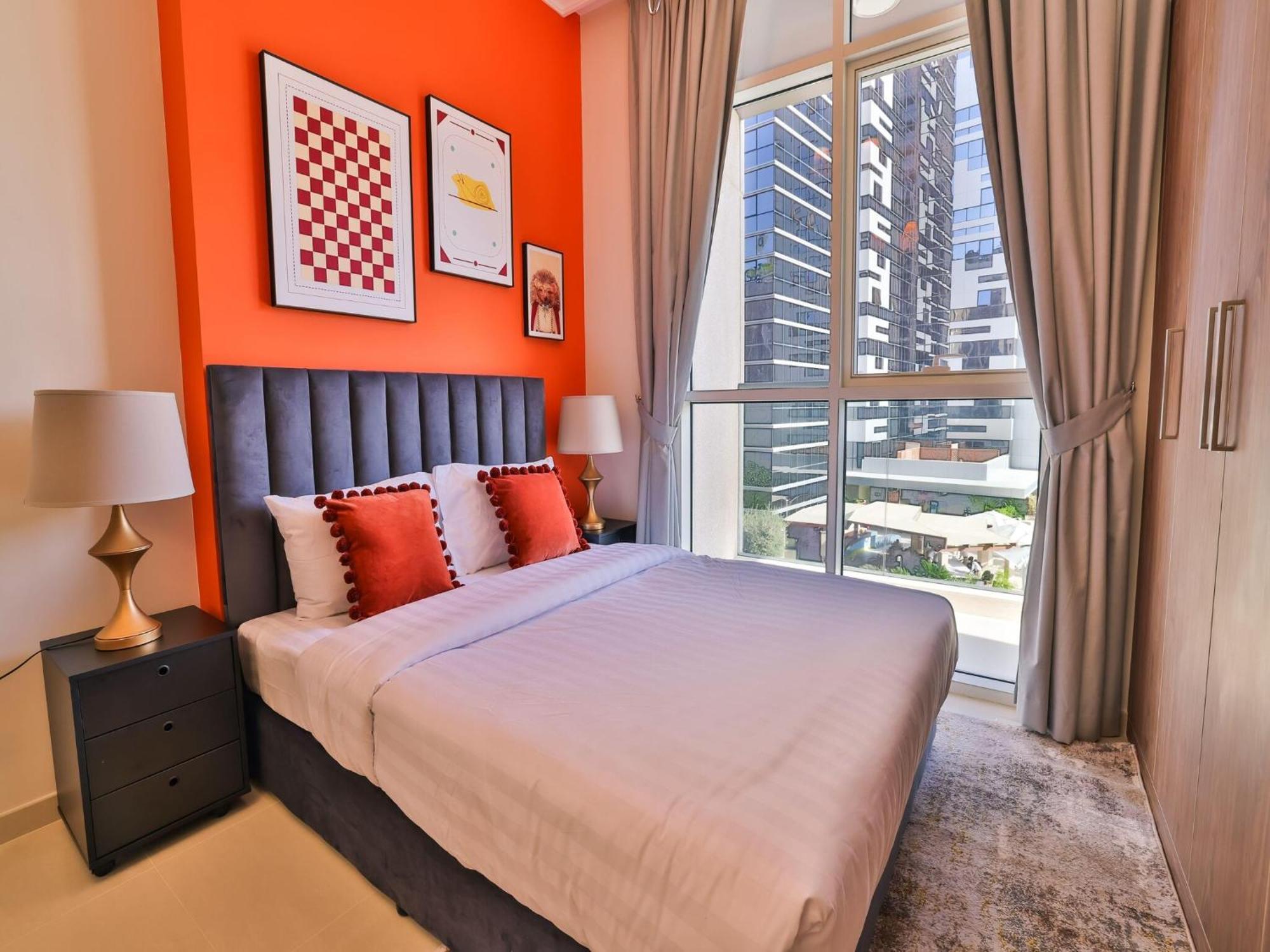 Luxe Near Mall Burj Khalifa Pool Gym Parking Apartment