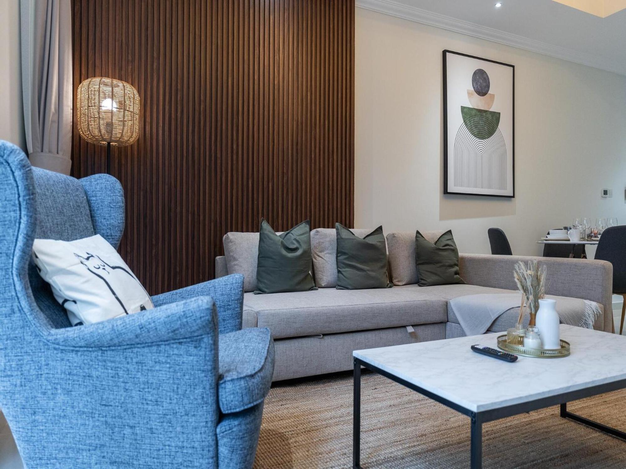 Luxe Near Mall Burj Khalifa Pool Gym Parking Apartment
