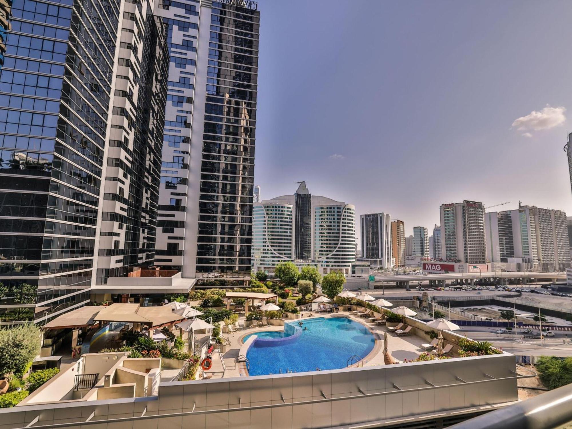Apartment Luxe Near Mall Burj Khalifa Pool Gym Parking *