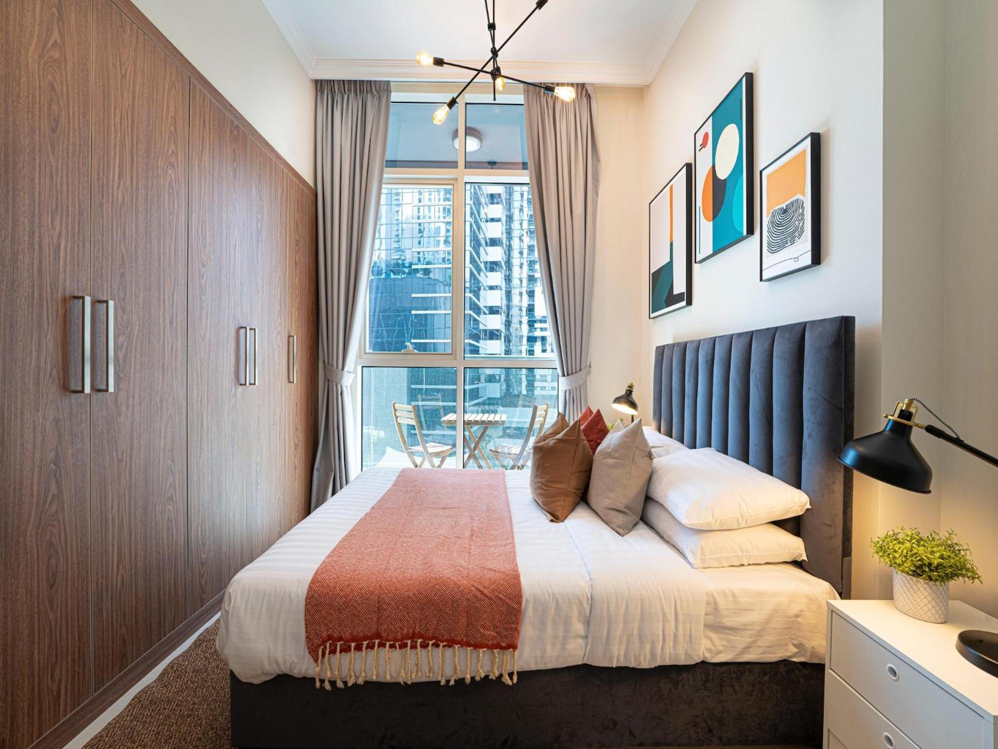Luxe Near Mall Burj Khalifa Pool Gym Parking Apartment