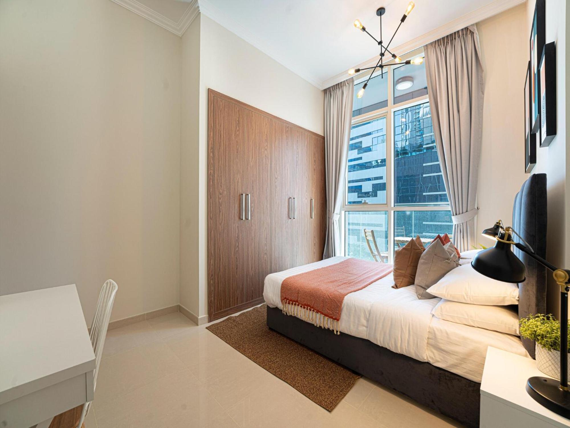 Luxe Near Mall Burj Khalifa Pool Gym Parking Apartment *