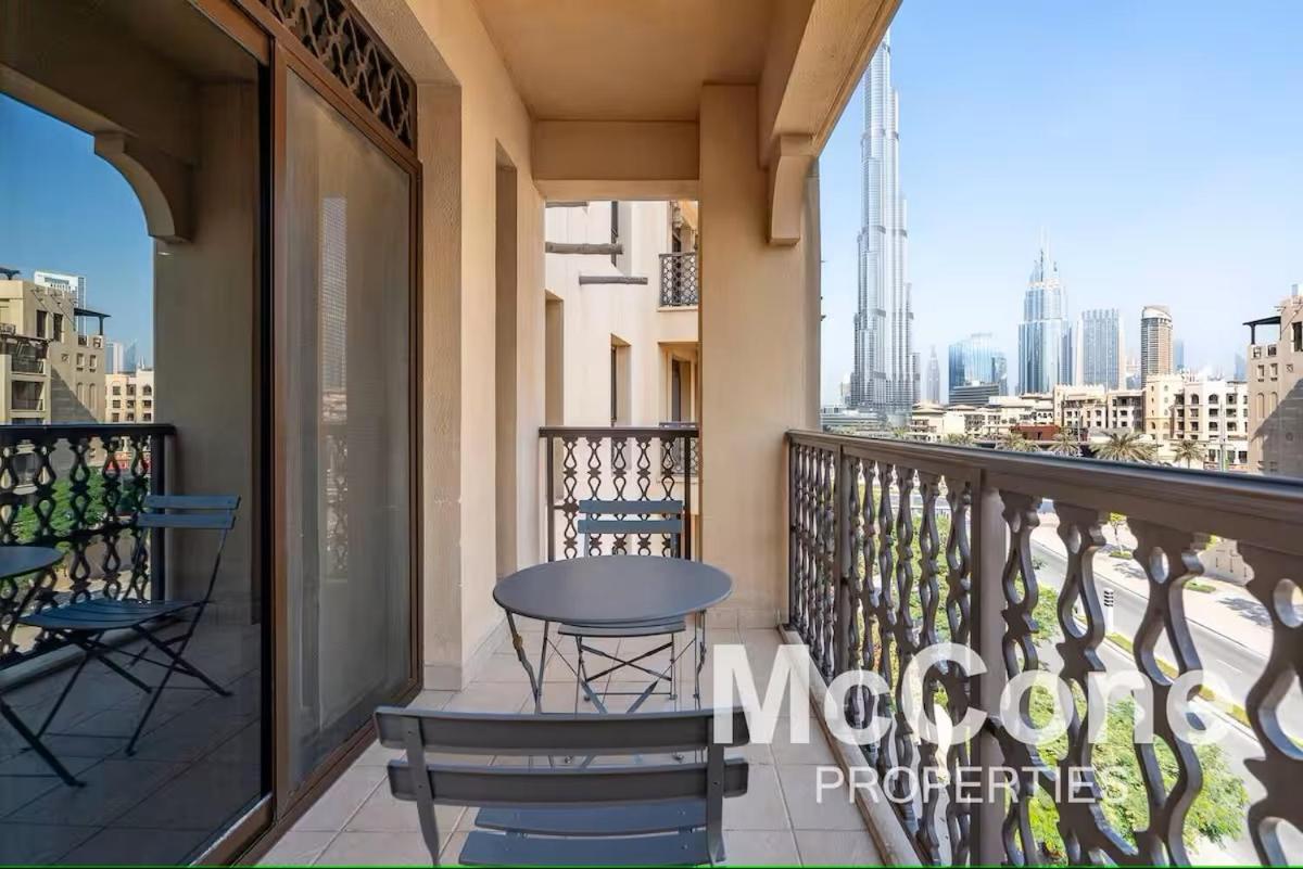 Downtown 2br With Iconic Burj Khalifa Views *