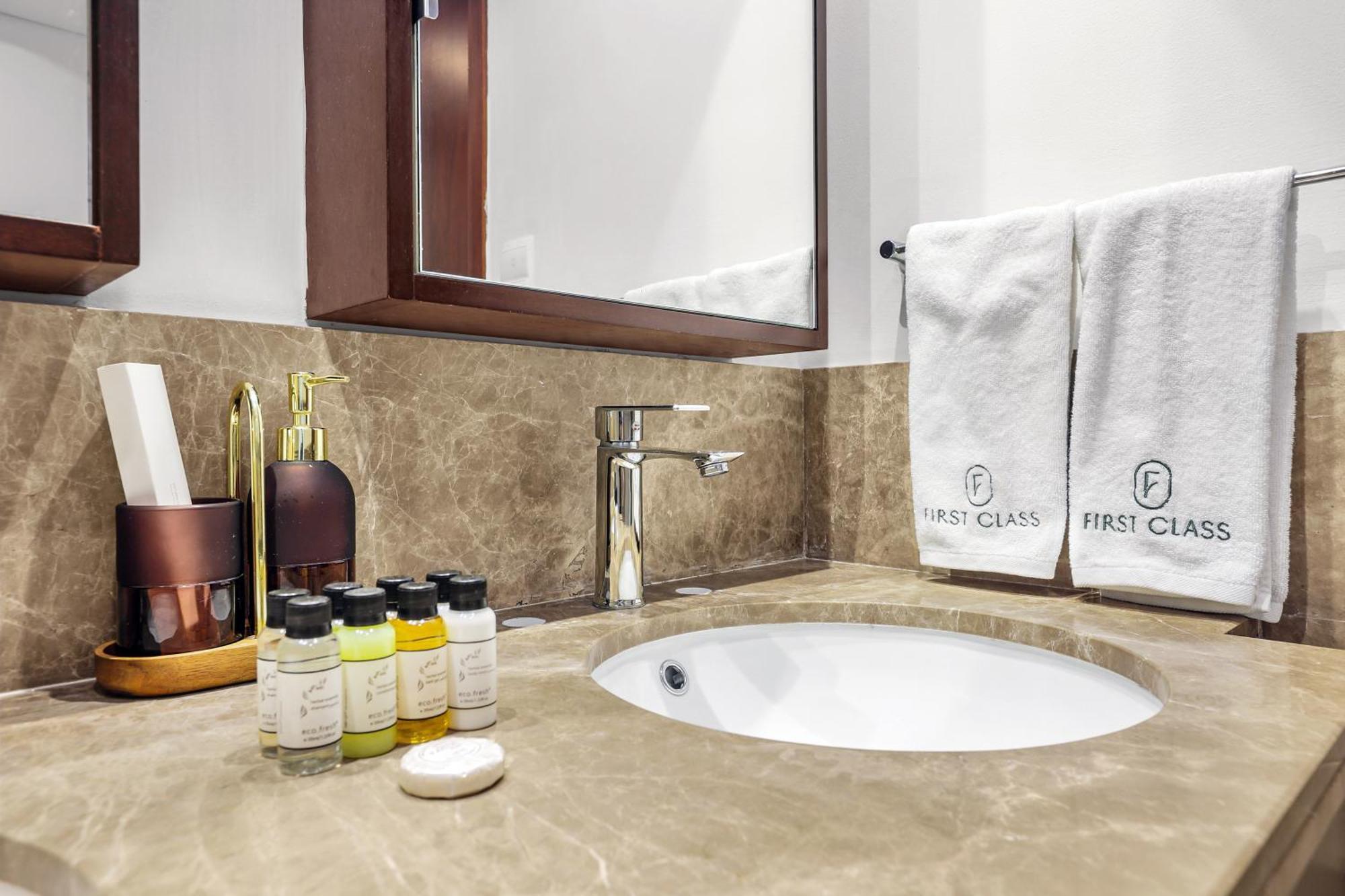 2Br Apartment Near Dubai Mall Burj Khalifa View And Pool