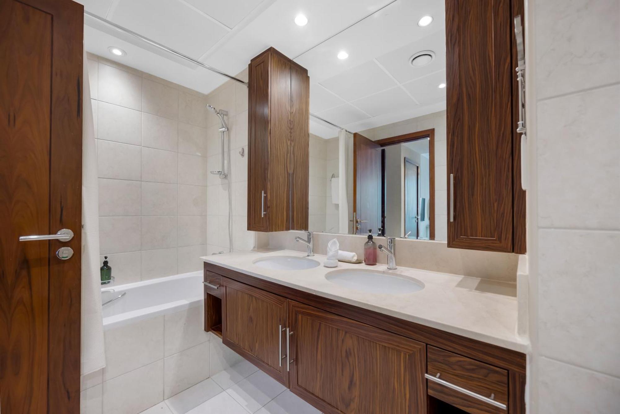 Apartamento Durrani Homes - Grandiose 5br Besides Mall With Burjkhalifa And Fountain View *