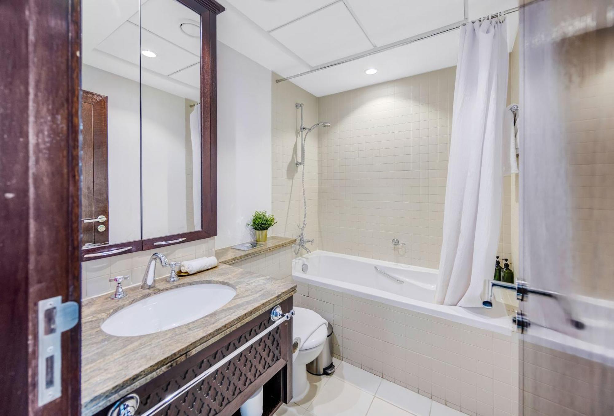 Durrani Homes - Grandiose 5br Besides Mall With Burjkhalifa And Fountain View