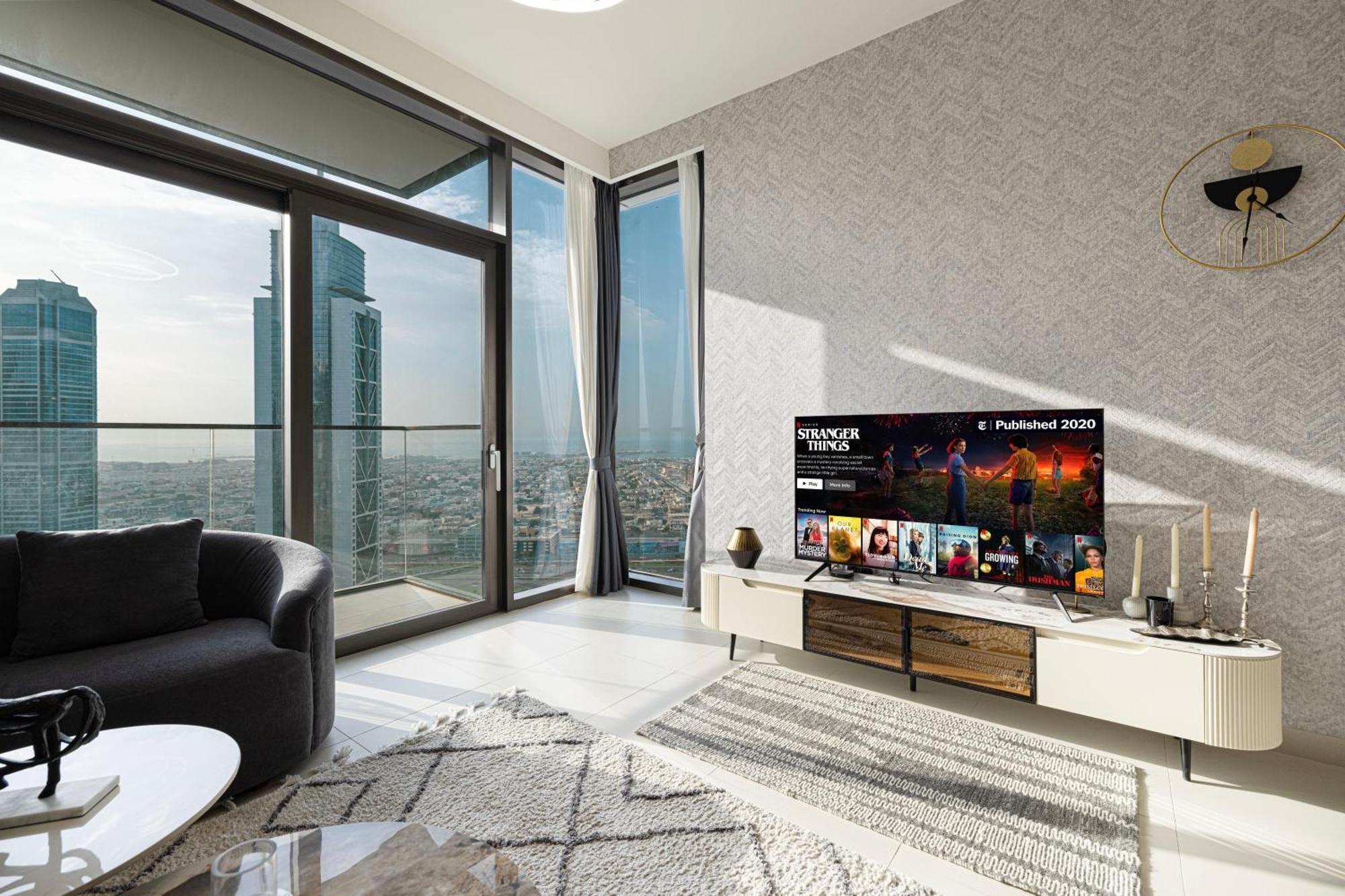 High Floor With View! 2 Bedroom Exceptional Near Mall! Amazing Rooftop! Apartment
