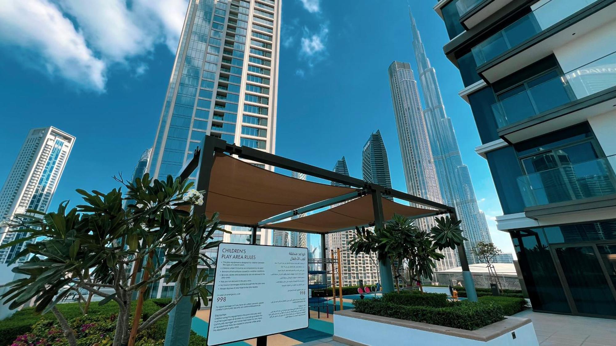 High Floor With View! 2 Bedroom Exceptional Near Mall! Amazing Rooftop! Apartment