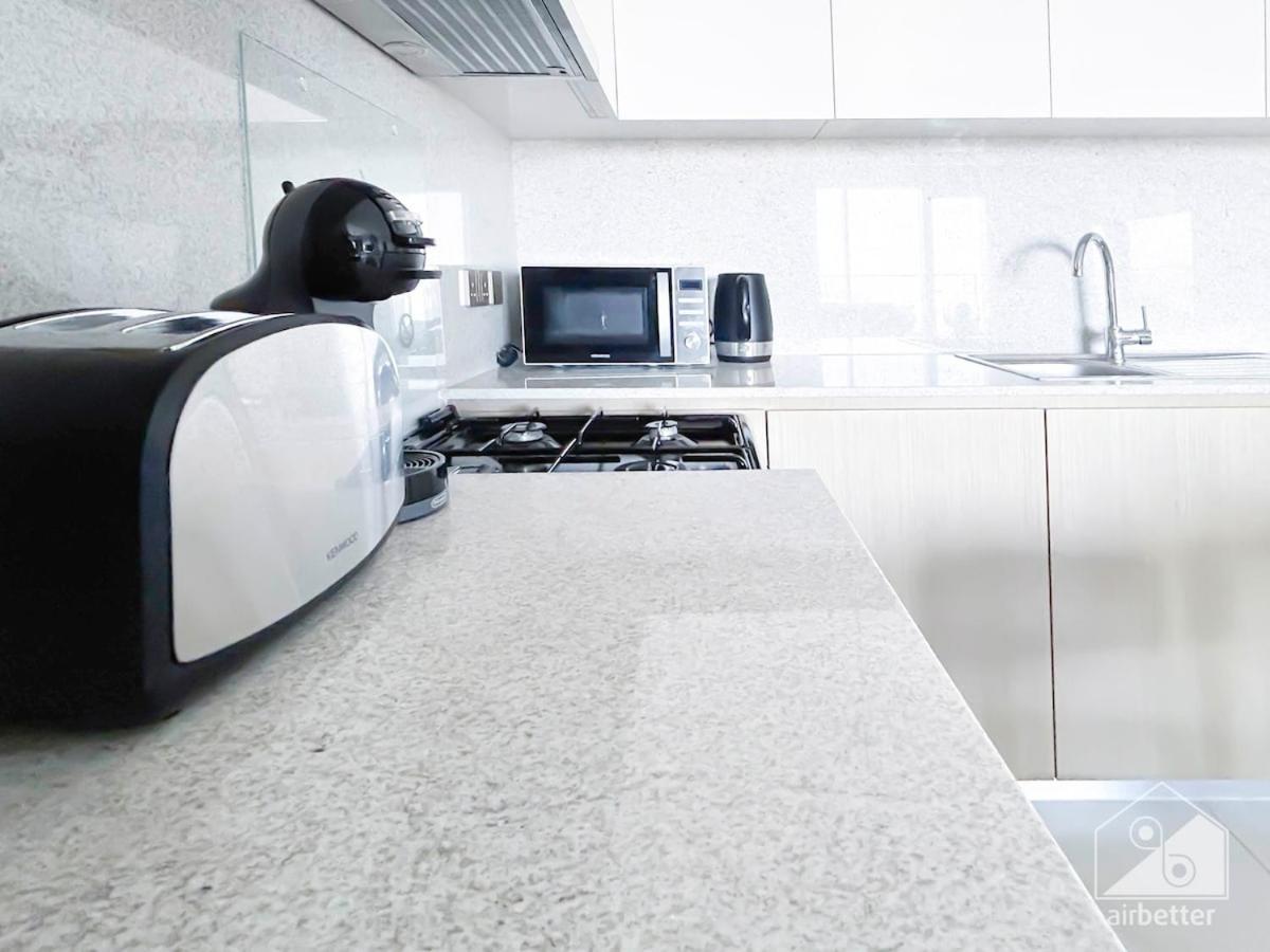 Luxurious Burj Royale 1b With Balcony & Views *