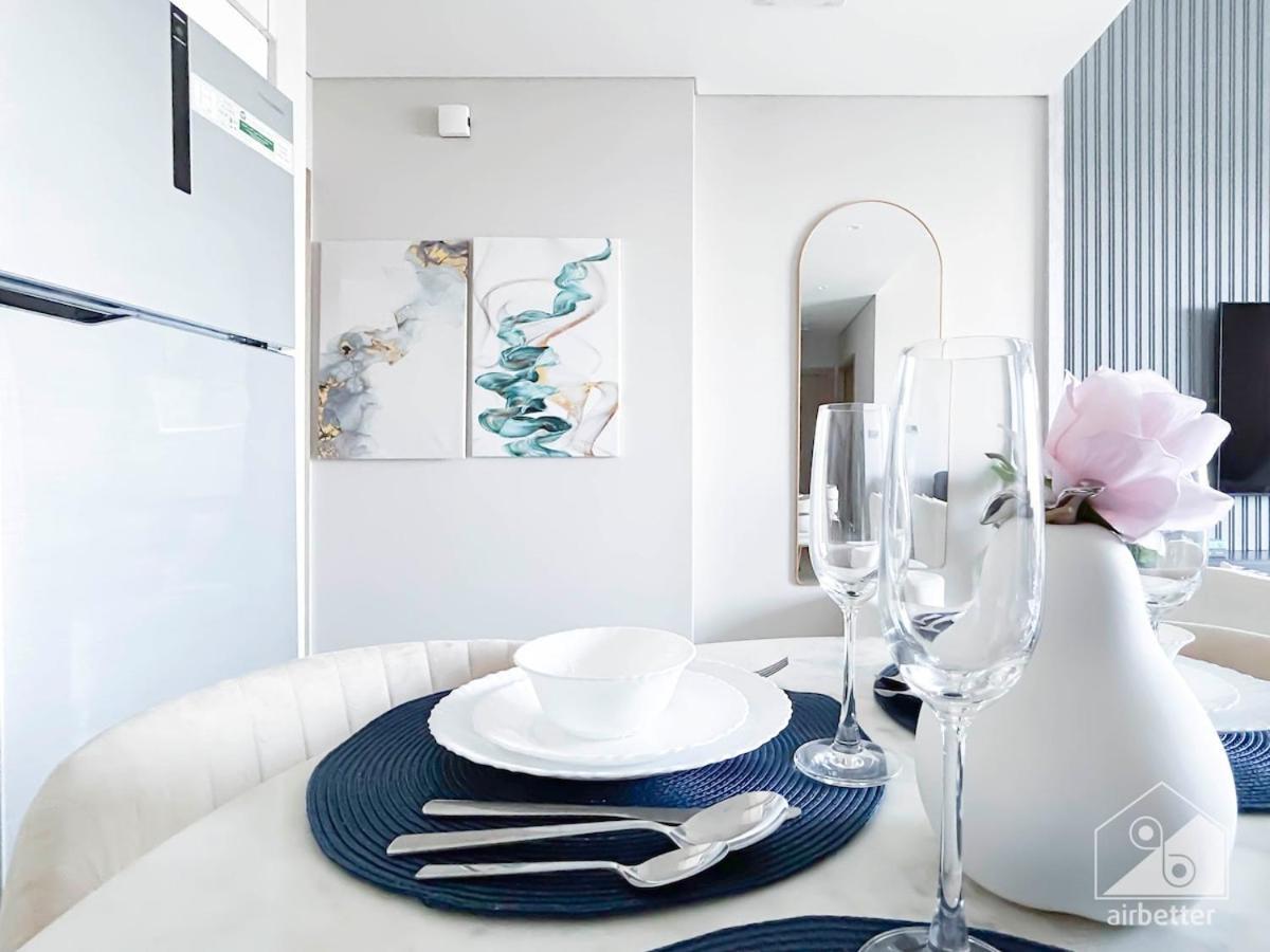 Luxurious Burj Royale 1b With Balcony & Views Dubai