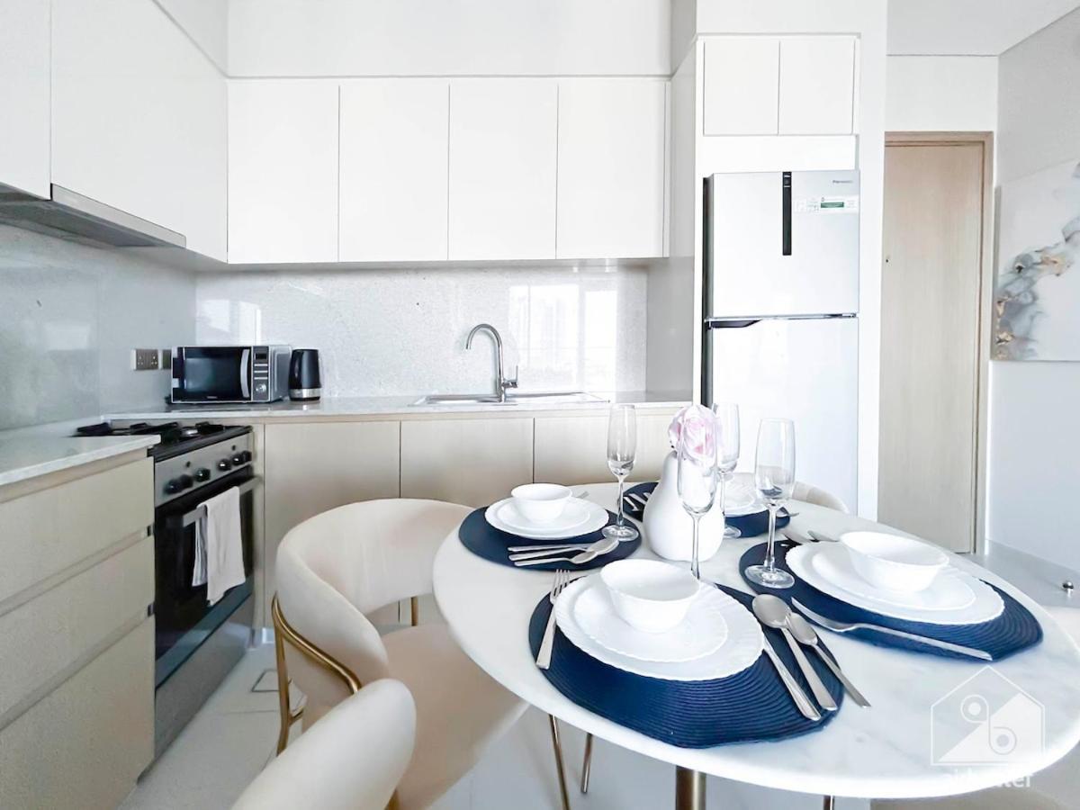 Luxurious Burj Royale 1b With Balcony & Views Dubai