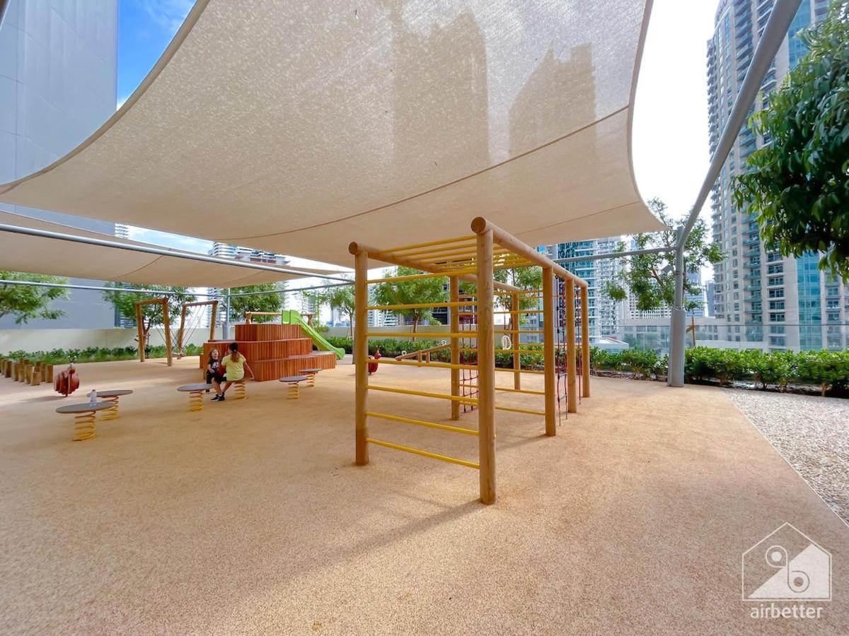 Luxurious Burj Royale 1b With Balcony & Views * Dubai