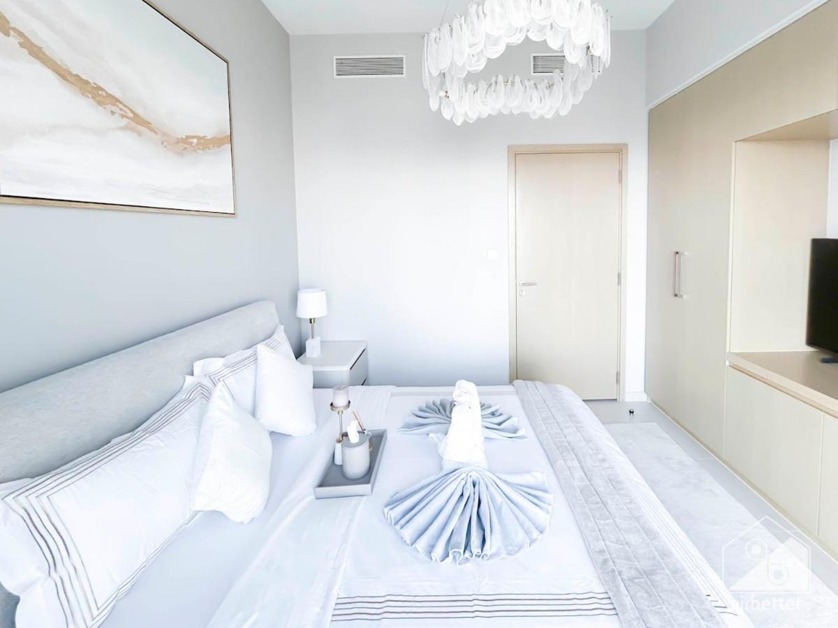 Apartment Luxurious Burj Royale 1b With Balcony & Views