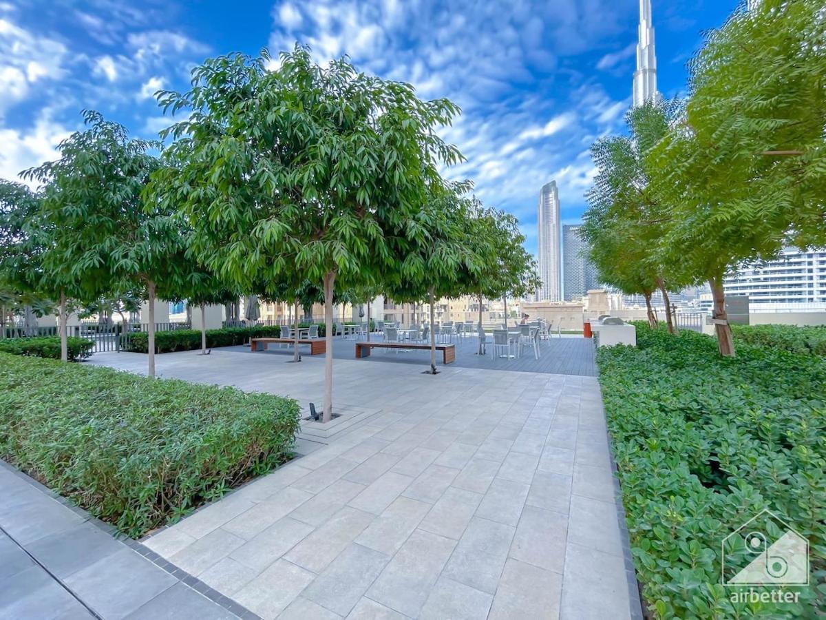 Luxurious Burj Royale 1b With Balcony & Views * Dubai