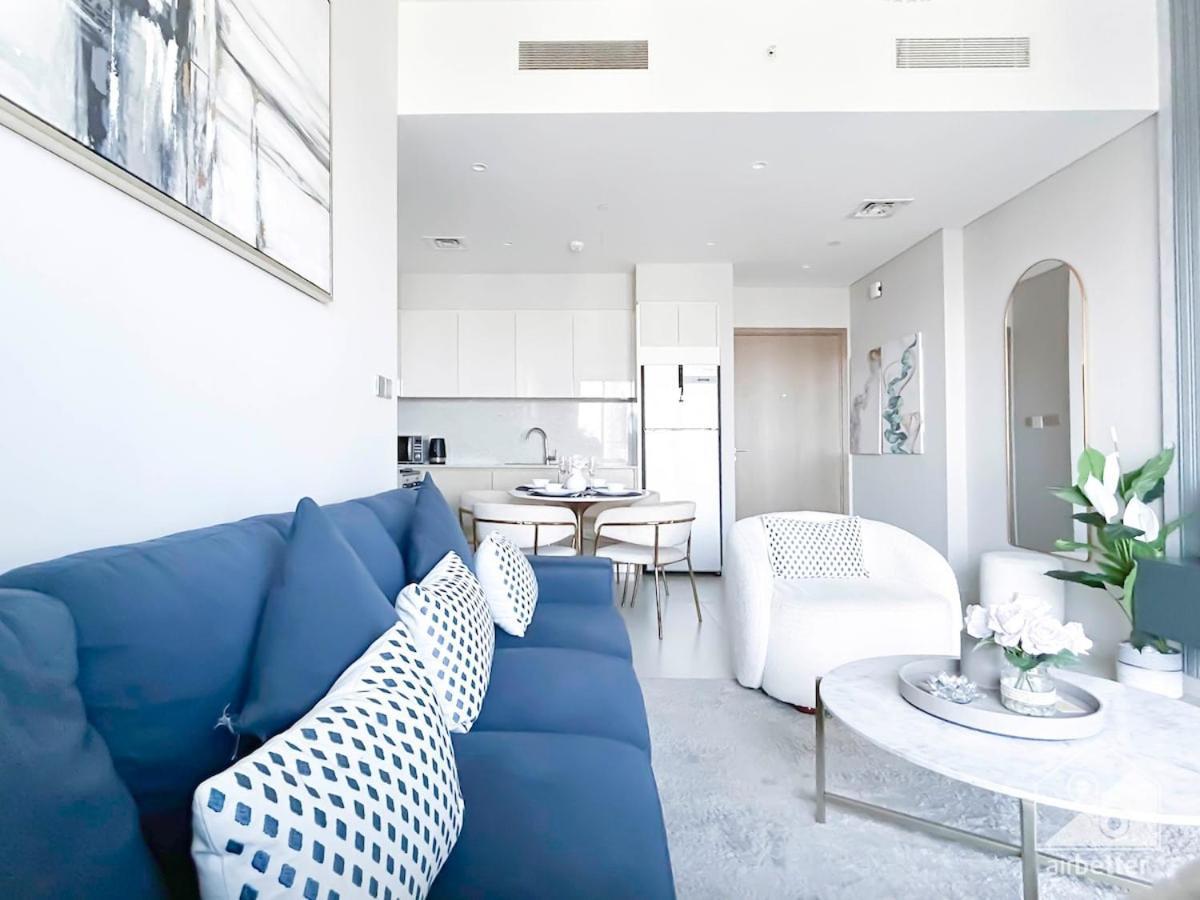 Luxurious Burj Royale 1b With Balcony & Views Apartment *