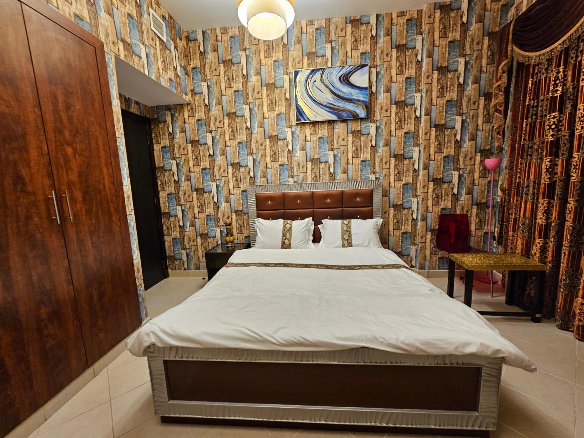 Standard Bedroom With Balcony In Escan Tower Marina Homestay *