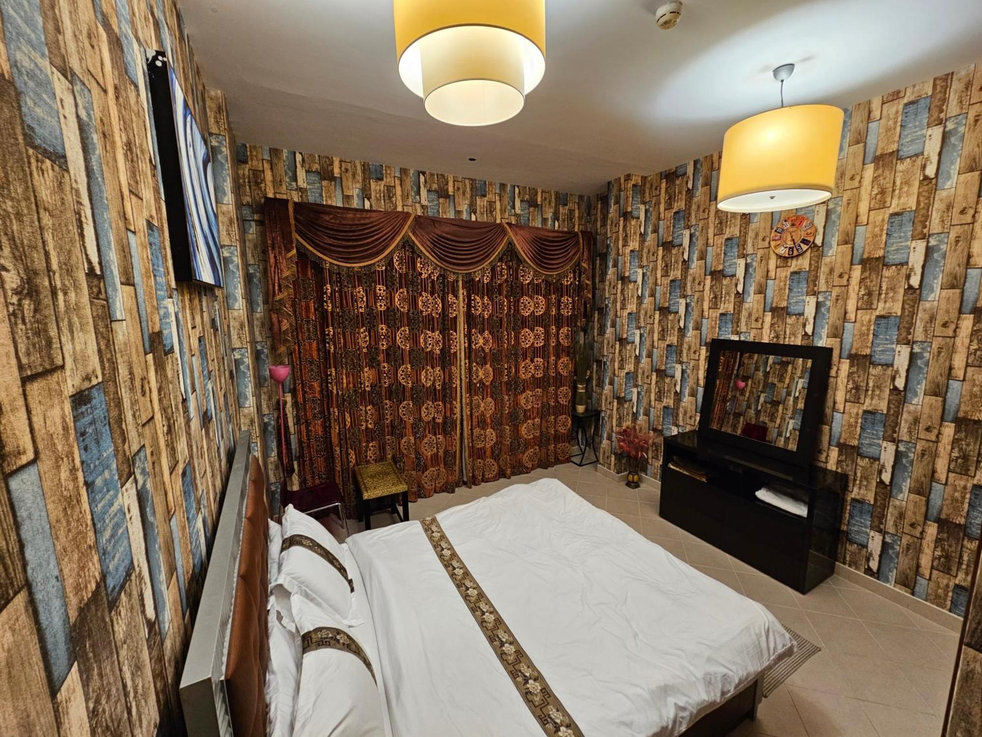 Standard Bedroom With Balcony In Escan Tower Marina Dubai