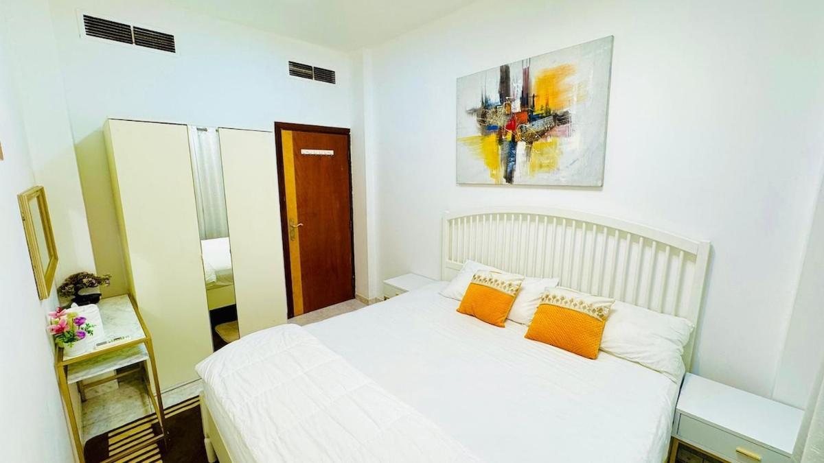 Cozy Two-bedroom Apartment *