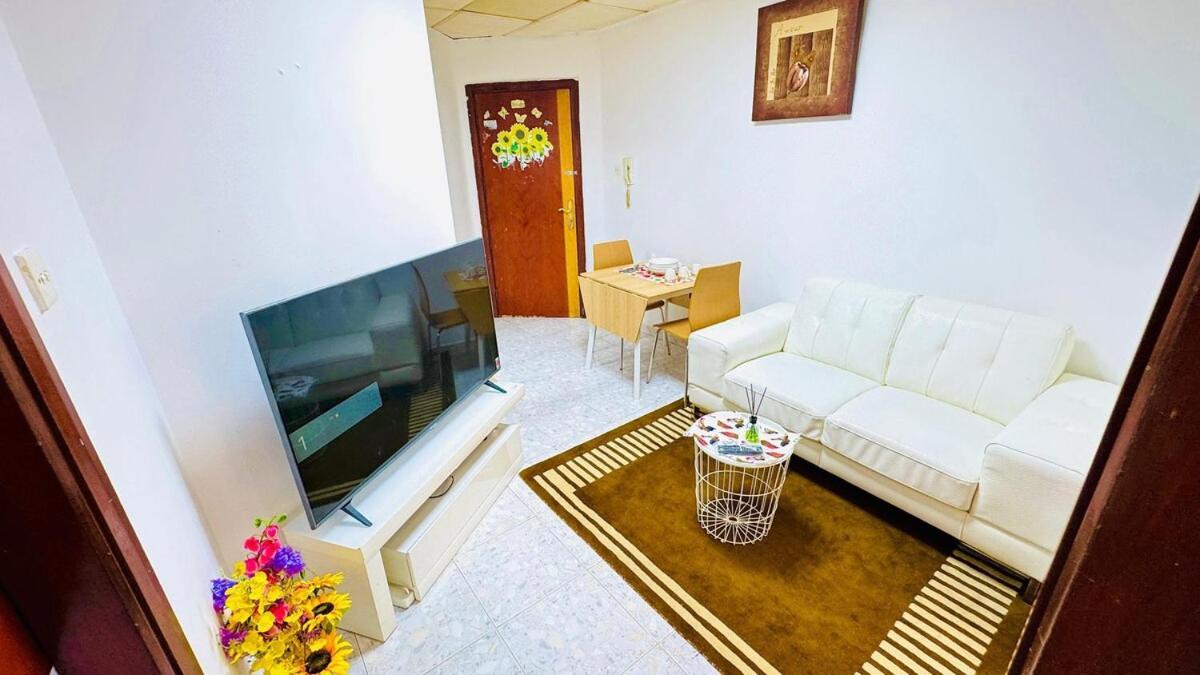Cozy Two-bedroom Apartment *