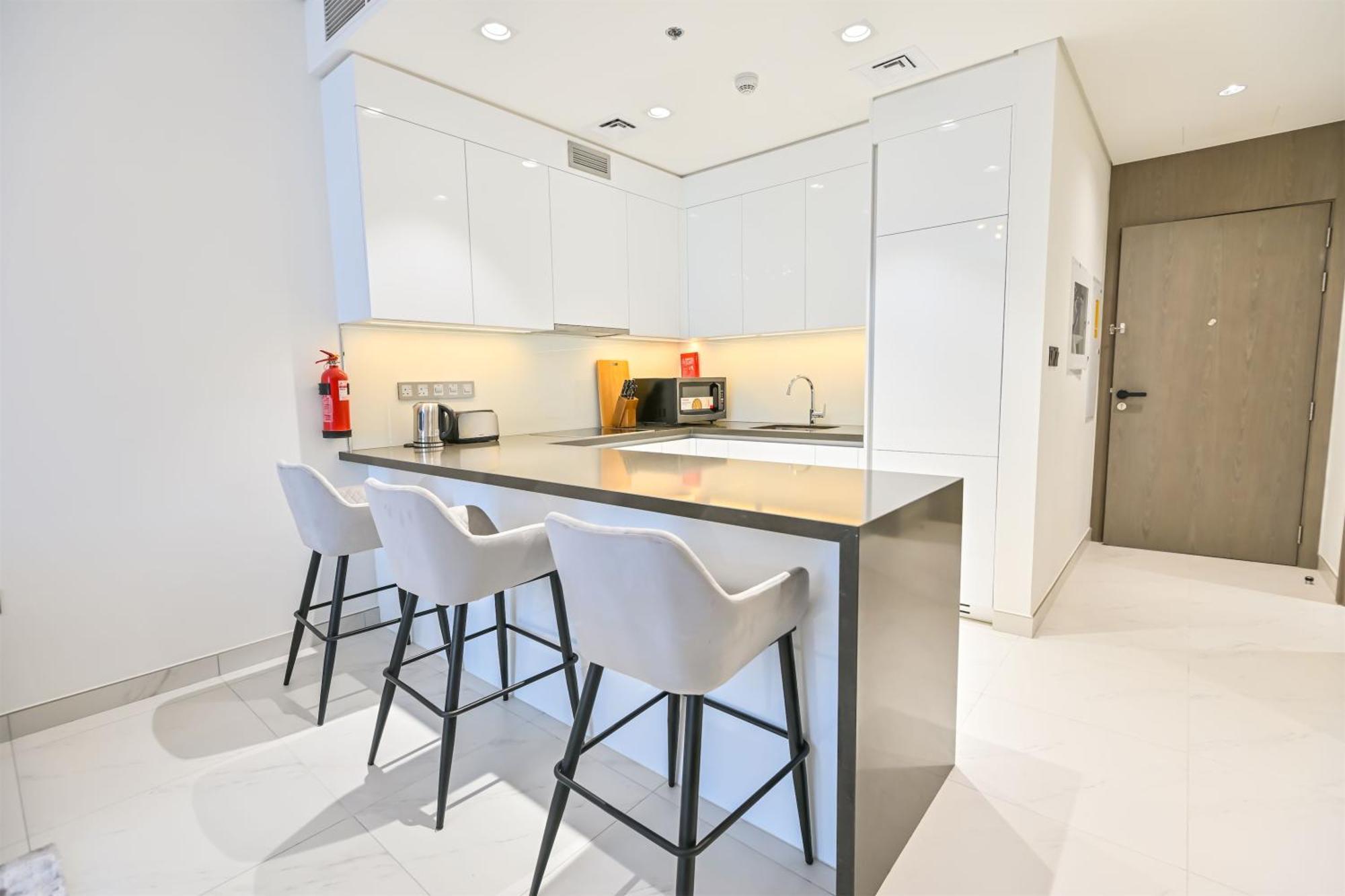 Apartment Stunning 1br Retreat With Crystal Lagoon Views! *