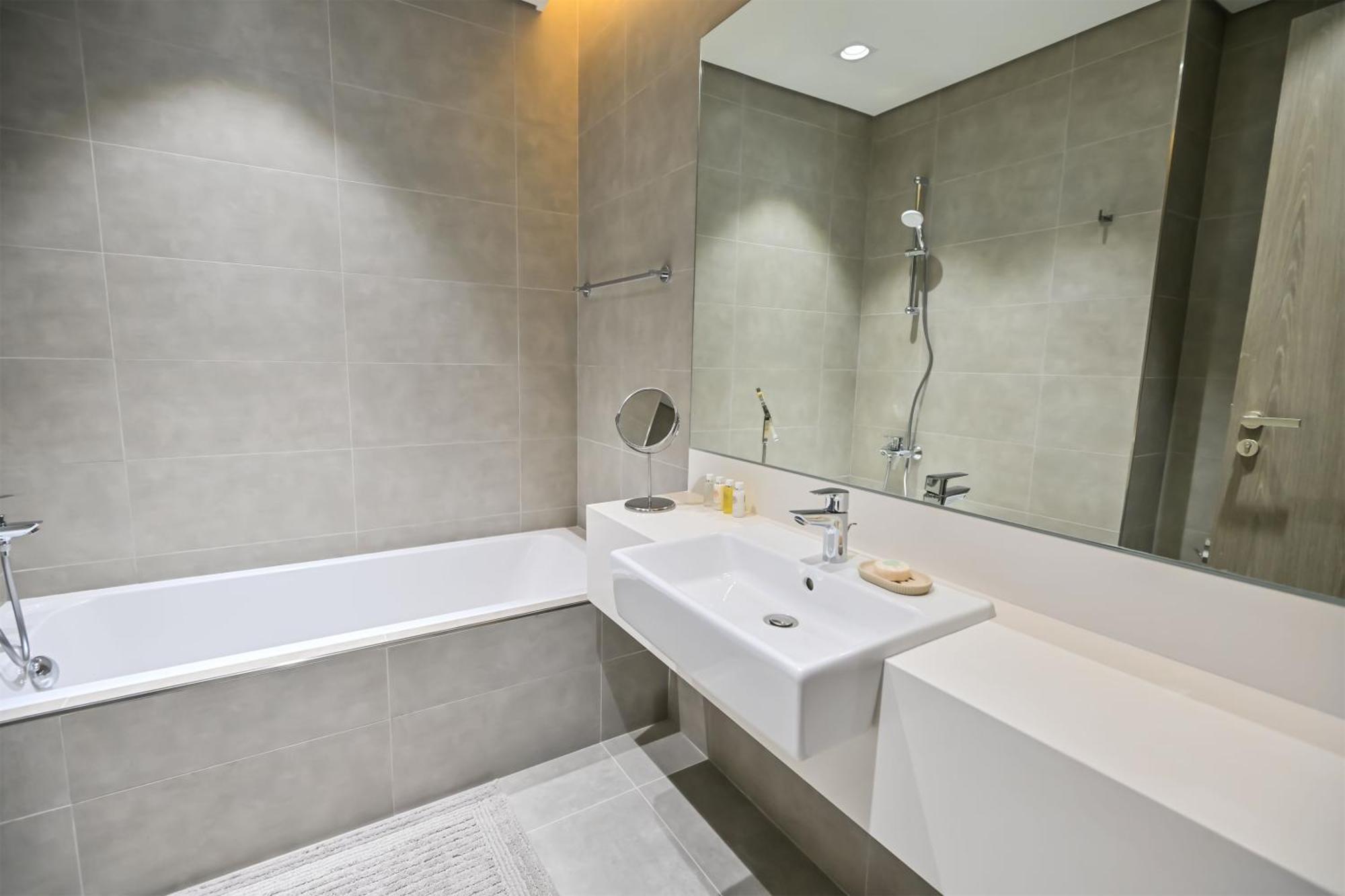 Stunning 1br Retreat With Crystal Lagoon Views! Apartment Dubai