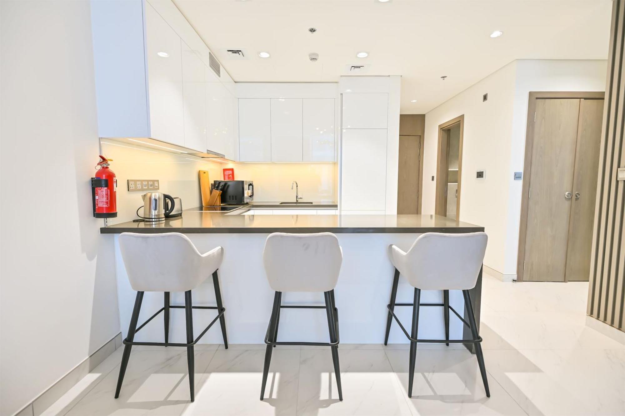 Apartment Stunning 1br Retreat With Crystal Lagoon Views! *