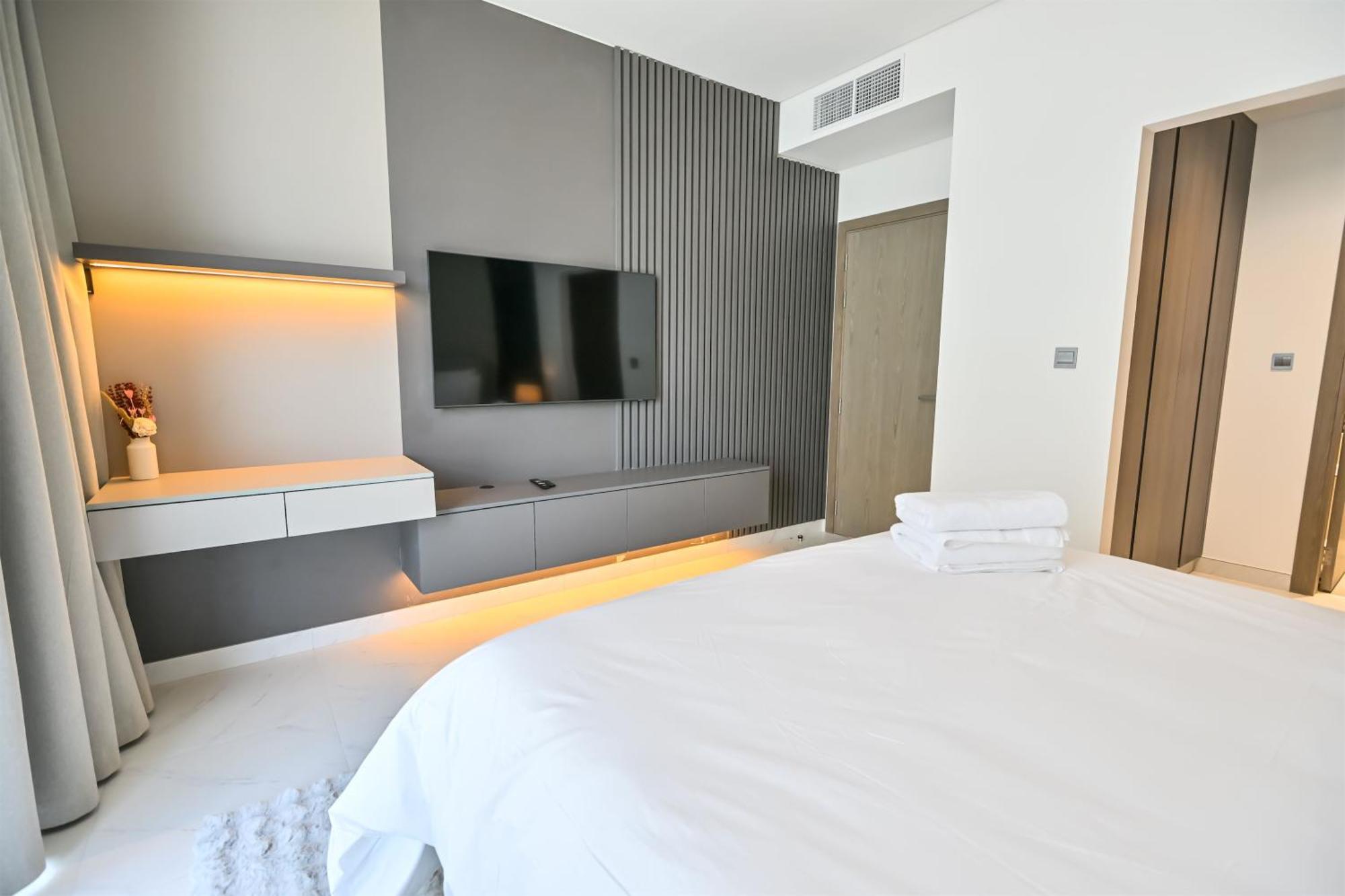 Stunning 1br Retreat With Crystal Lagoon Views! Dubai