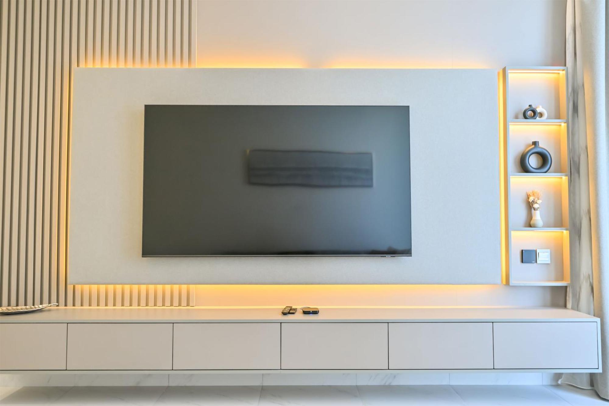 Stunning 1br Retreat With Crystal Lagoon Views!