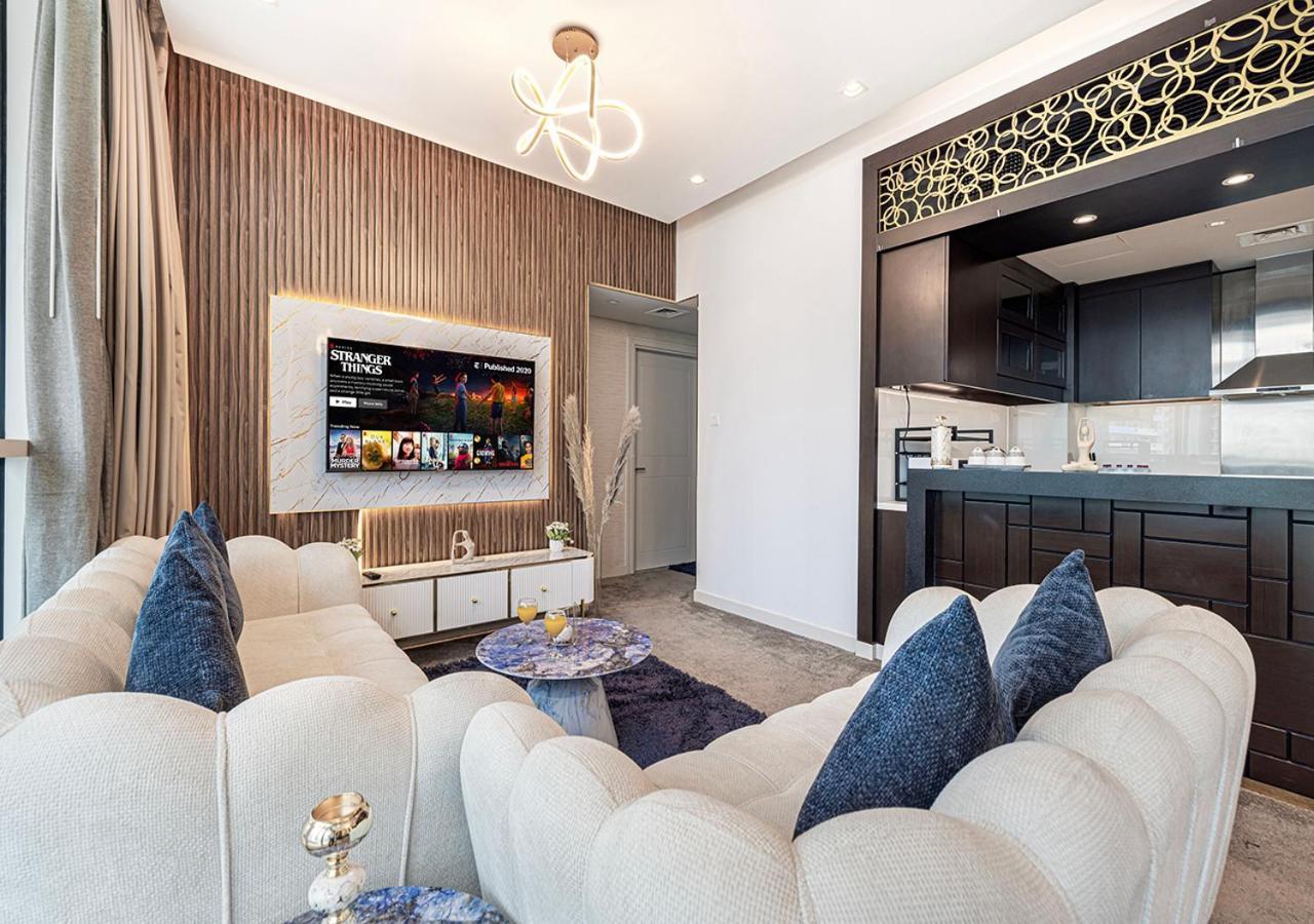 2 Bedroom Apartment! 5 Minute Walk To Mall! Burj Khalifa View! Apartamento Dubai