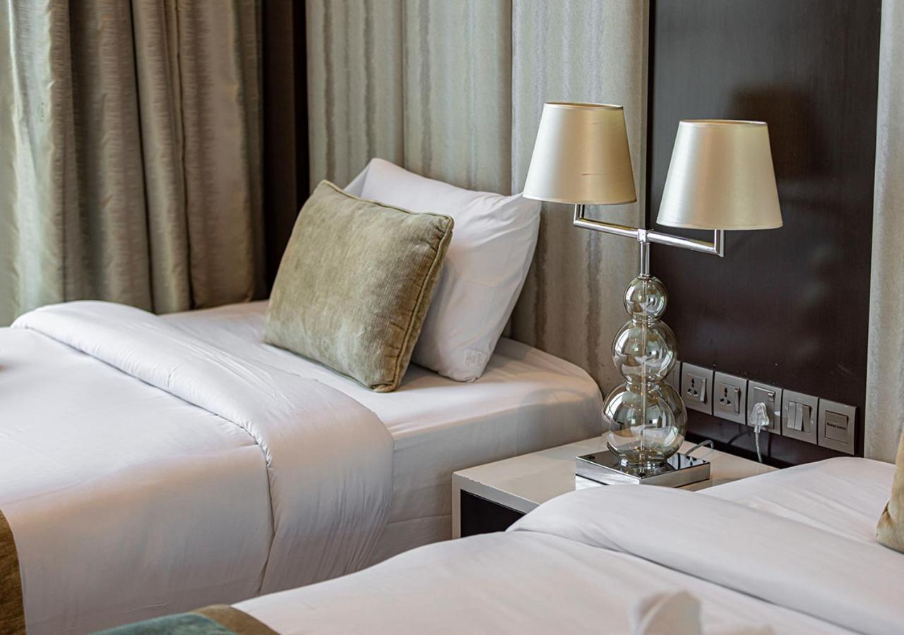 2 Bedroom Apartment! 5 Minute Walk To Mall! Burj Khalifa View! Apartamento Dubai