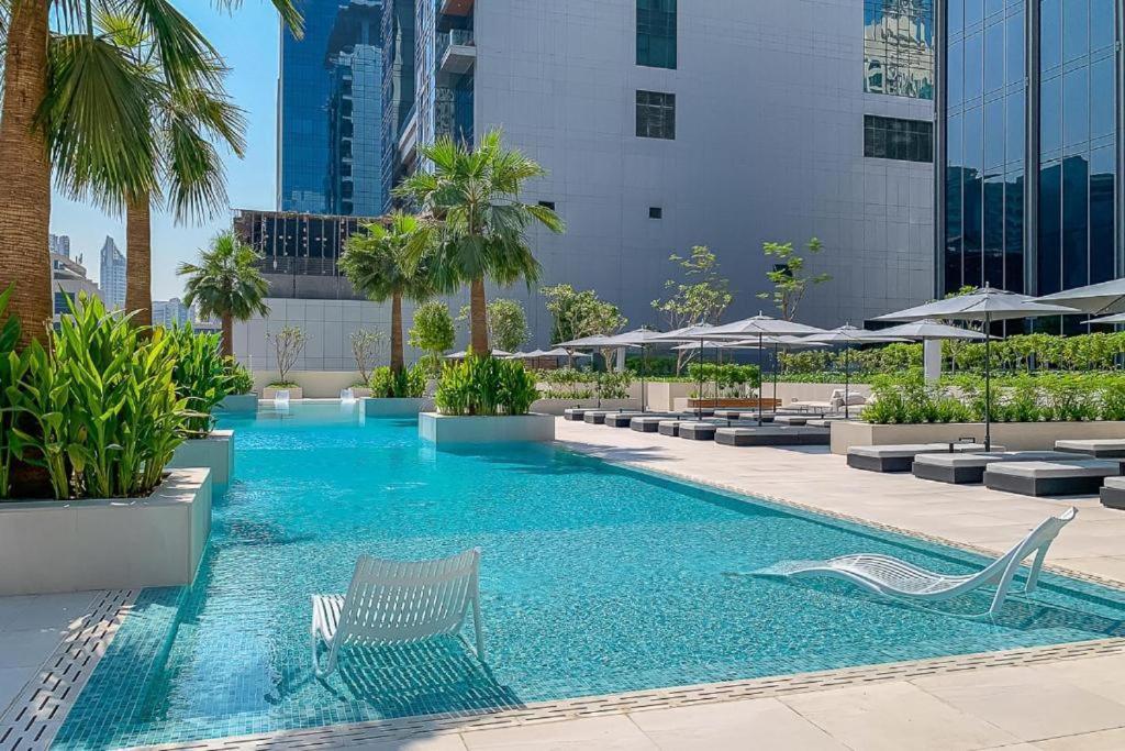 Luxury 2bhk Maid's The Sterling West Near Mall *