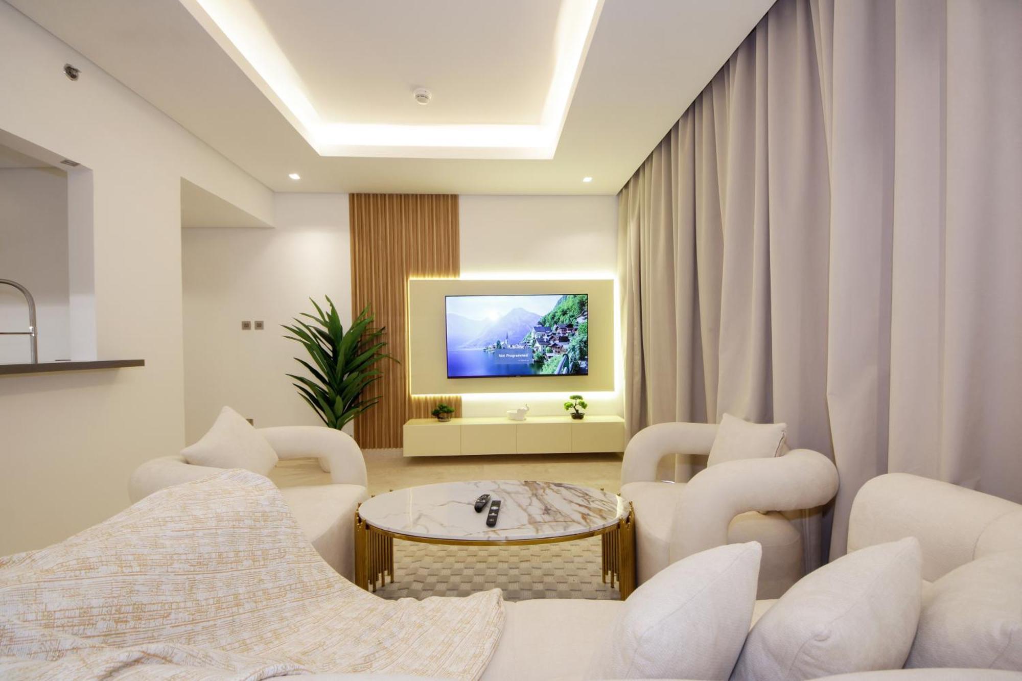 Luxury 2bhk Maid's The Sterling West Near Mall