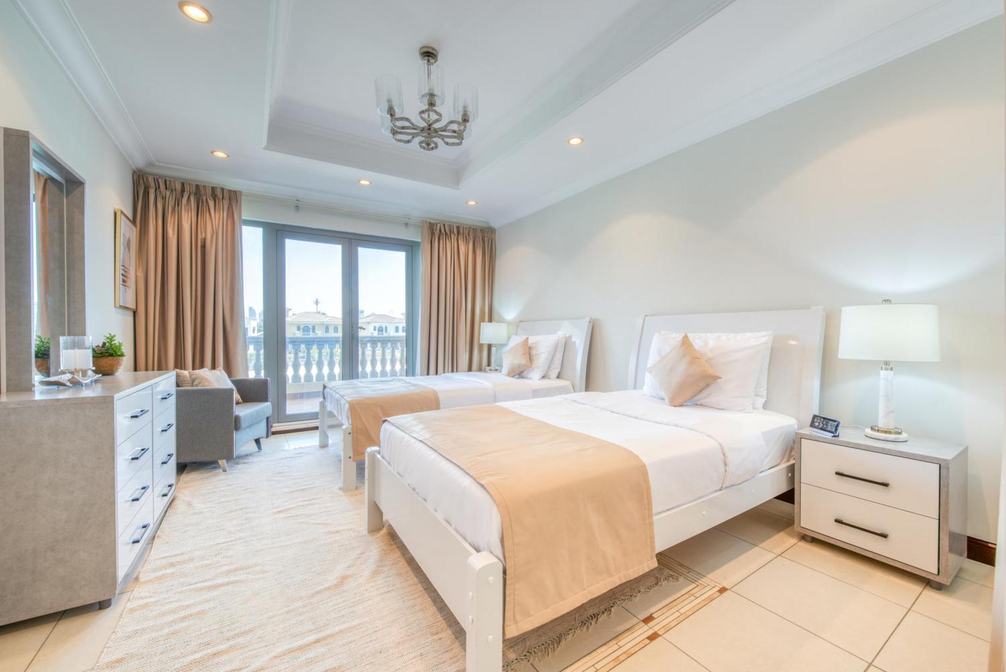 Luxurious With Access & Private Pool * Dubai