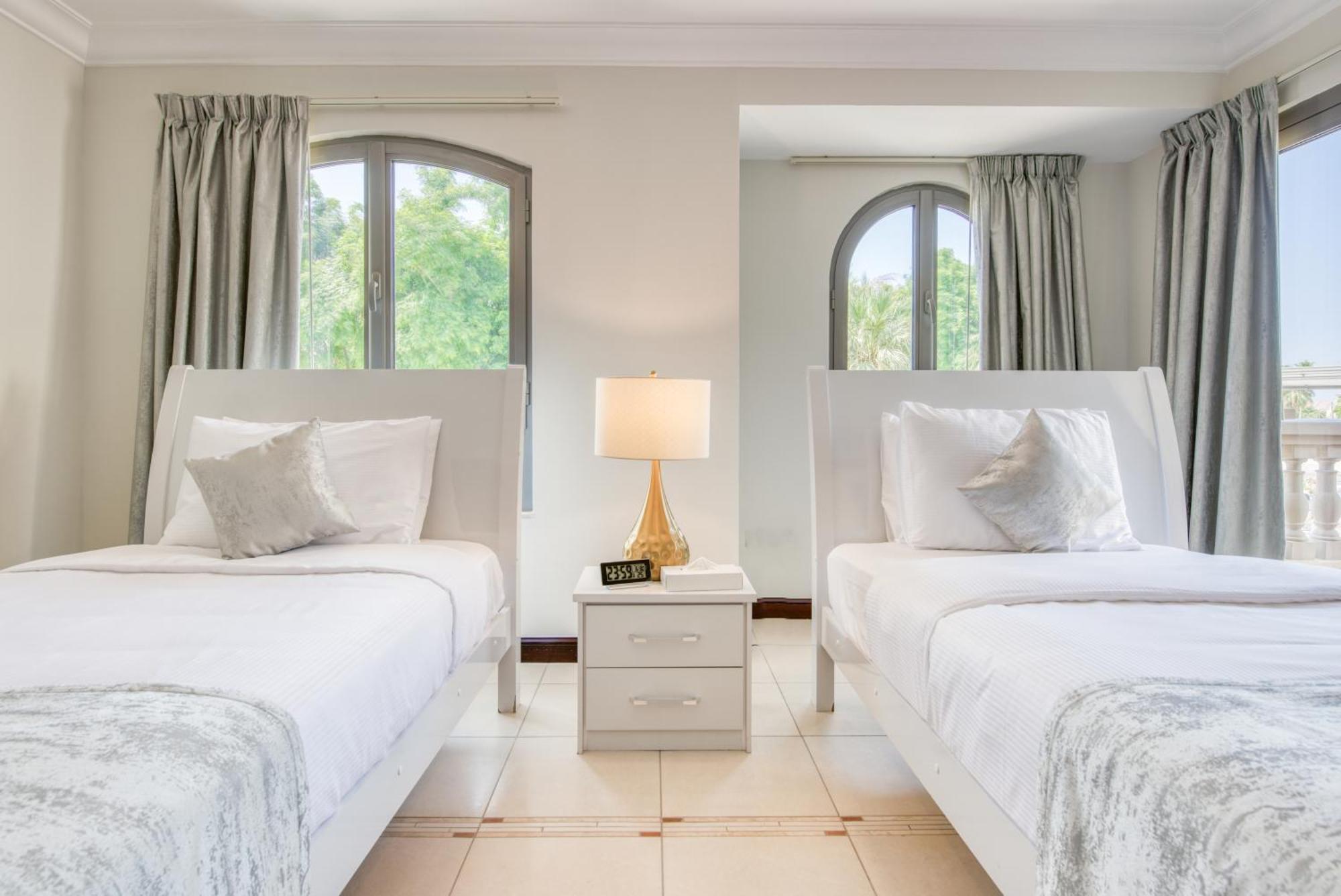 Villa Luxurious With Access & Private Pool *