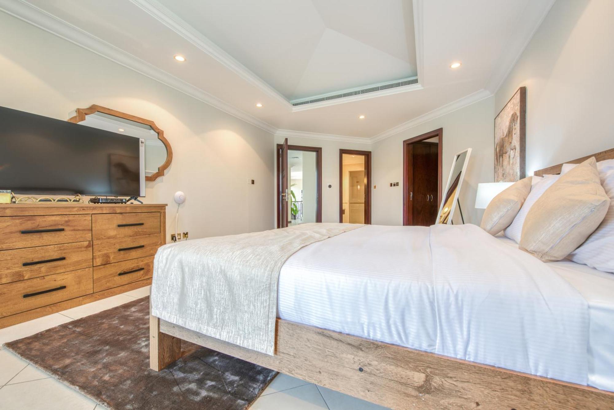 Luxurious With Access & Private Pool Dubai