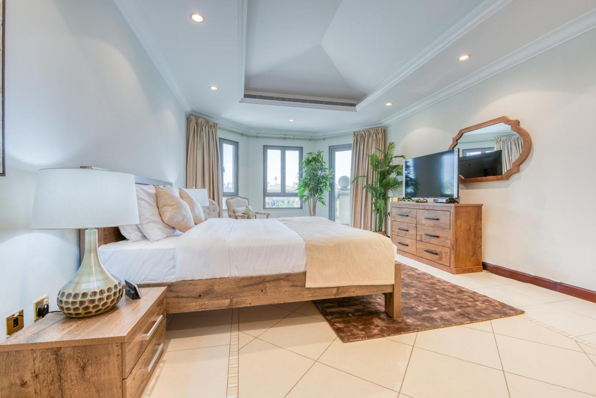 Luxurious With Access & Private Pool
