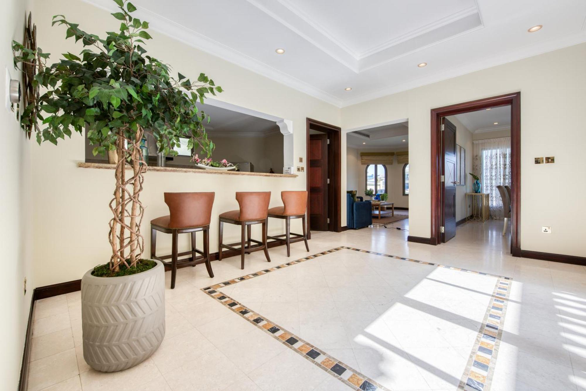 Luxurious With Access & Private Pool *