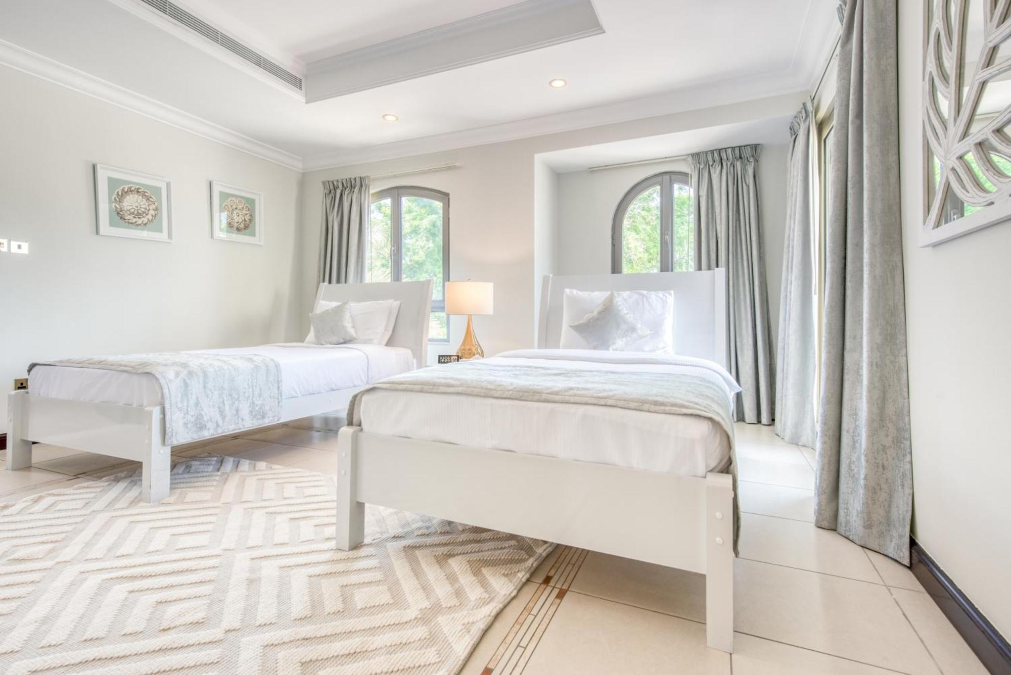 Villa Luxurious With Access & Private Pool *