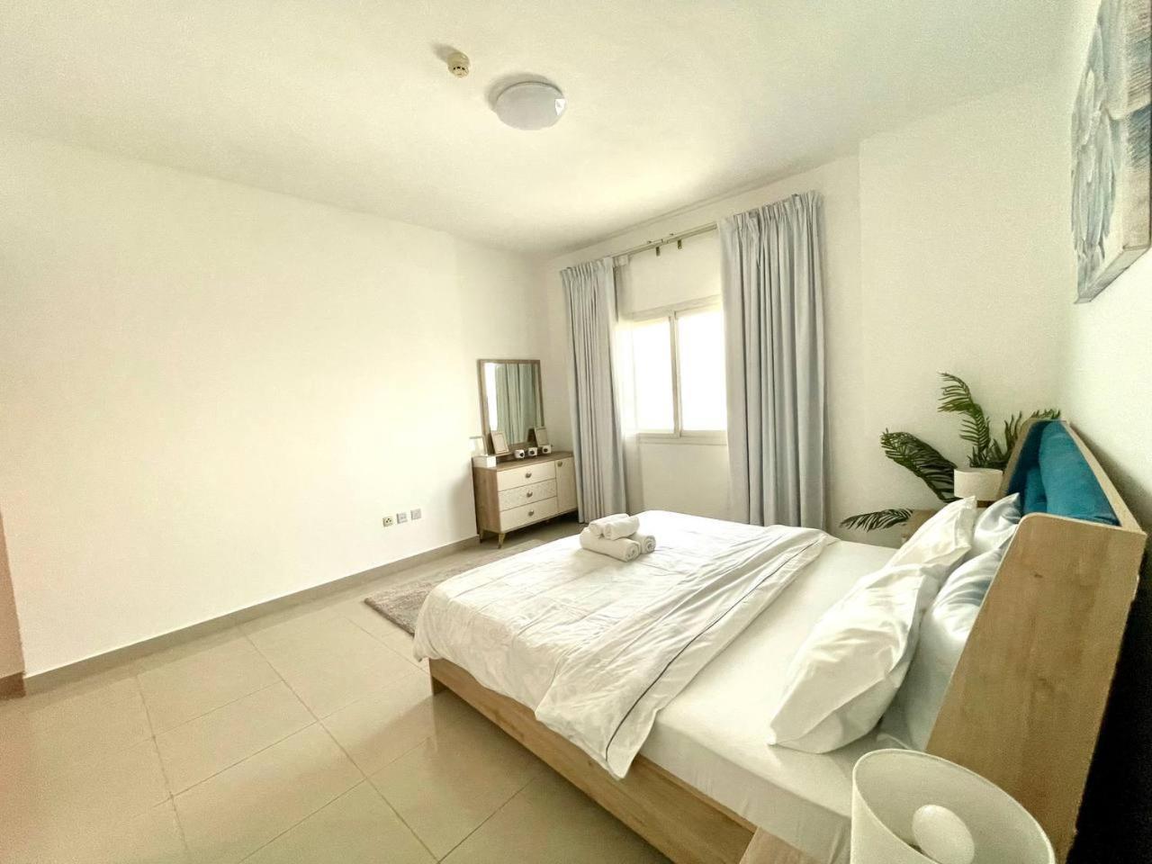 Apartment Stadium View 1bedroom In Red In Sport