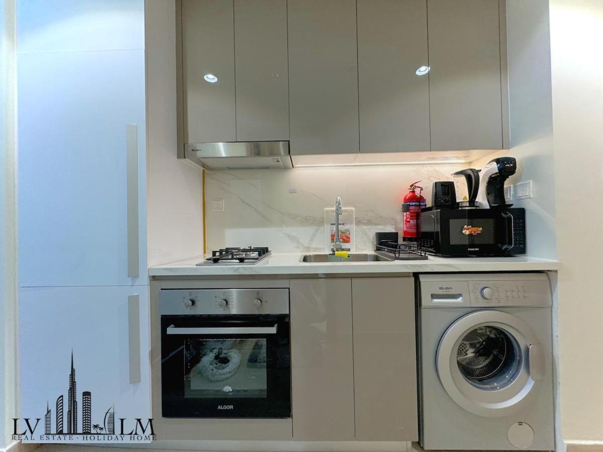 Apartment In Azizi Riviera 47
